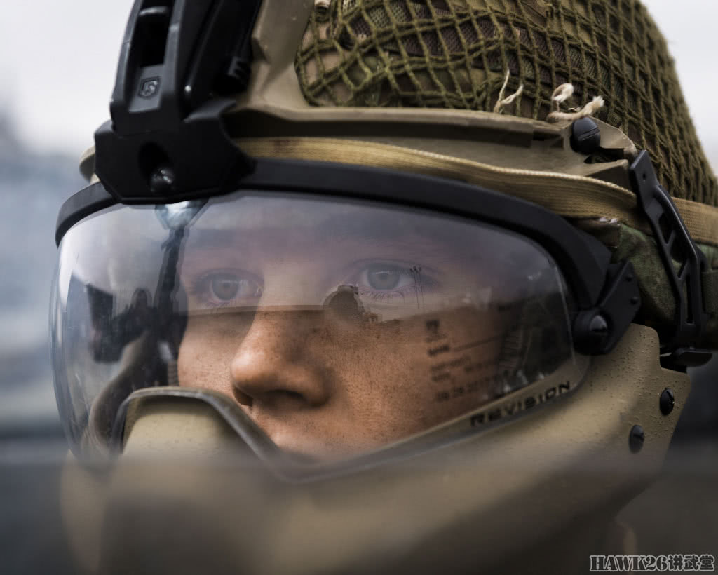 英国空降兵反骚乱演练 配备最新型ach g2全包裹式头盔