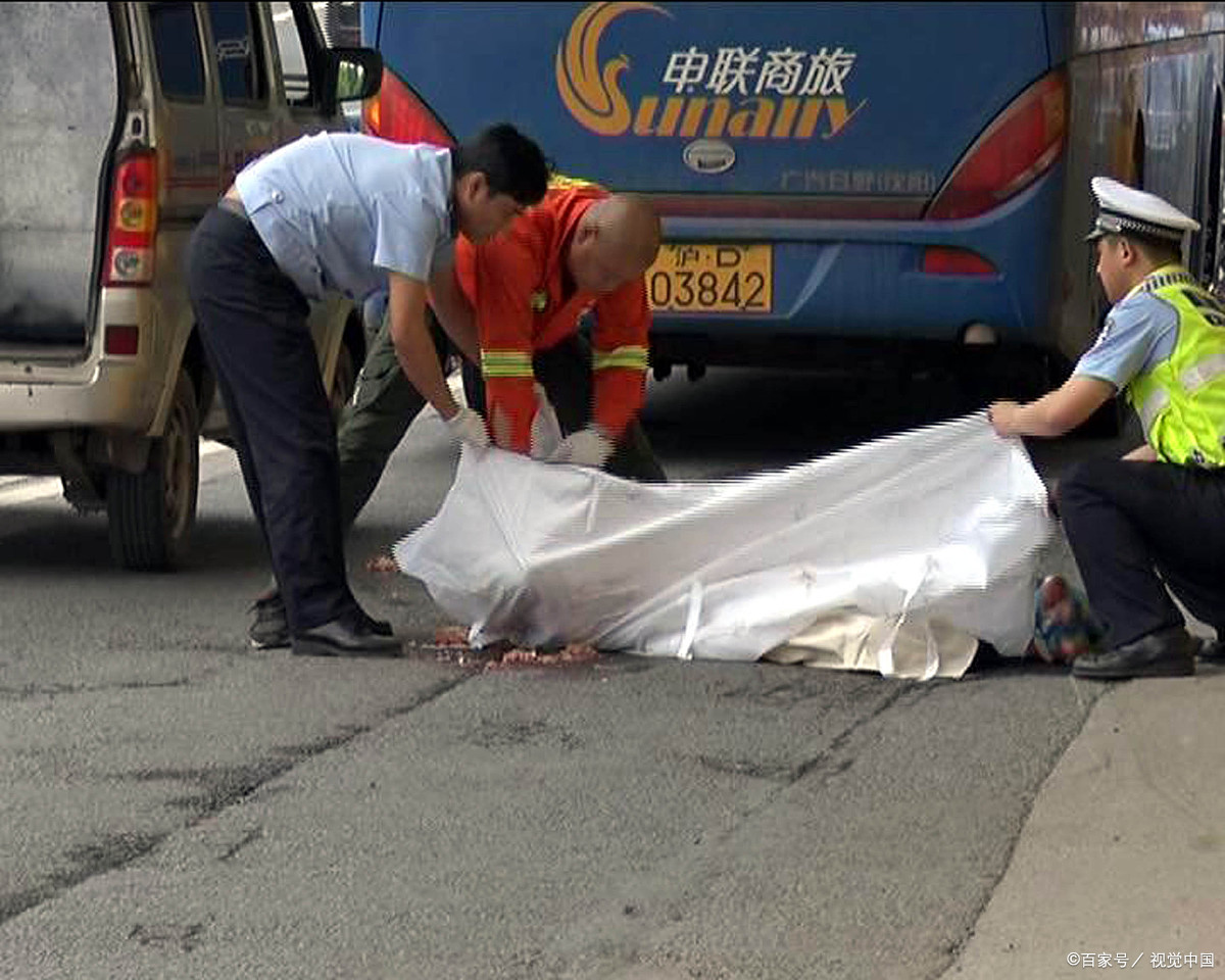 尹某驾驶重型罐式货车将醉酒后站立在机动车道内的行人王某挂倒大货车