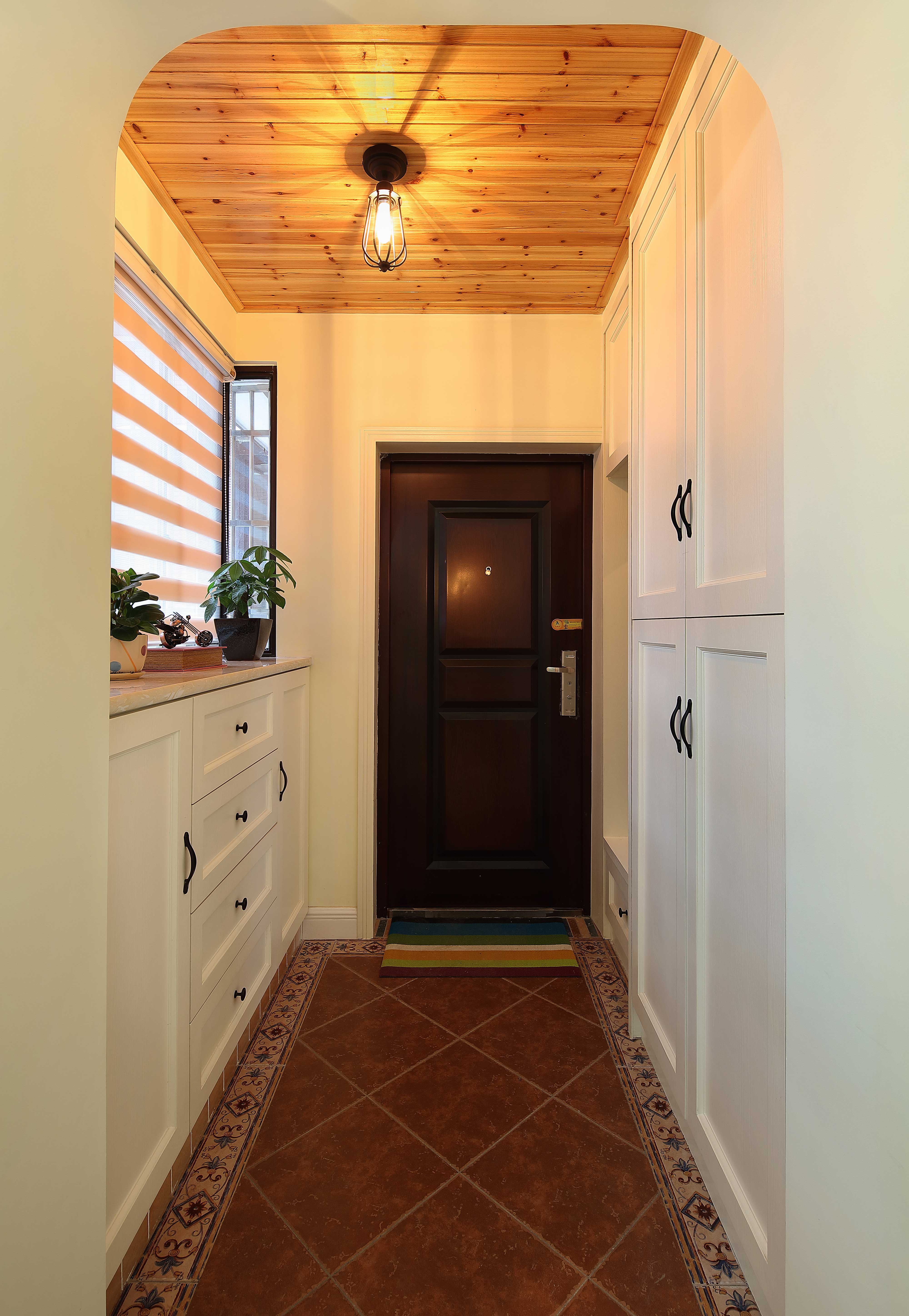 新房装修,玄关隔断还是做一个好看又实用的鞋柜吧!