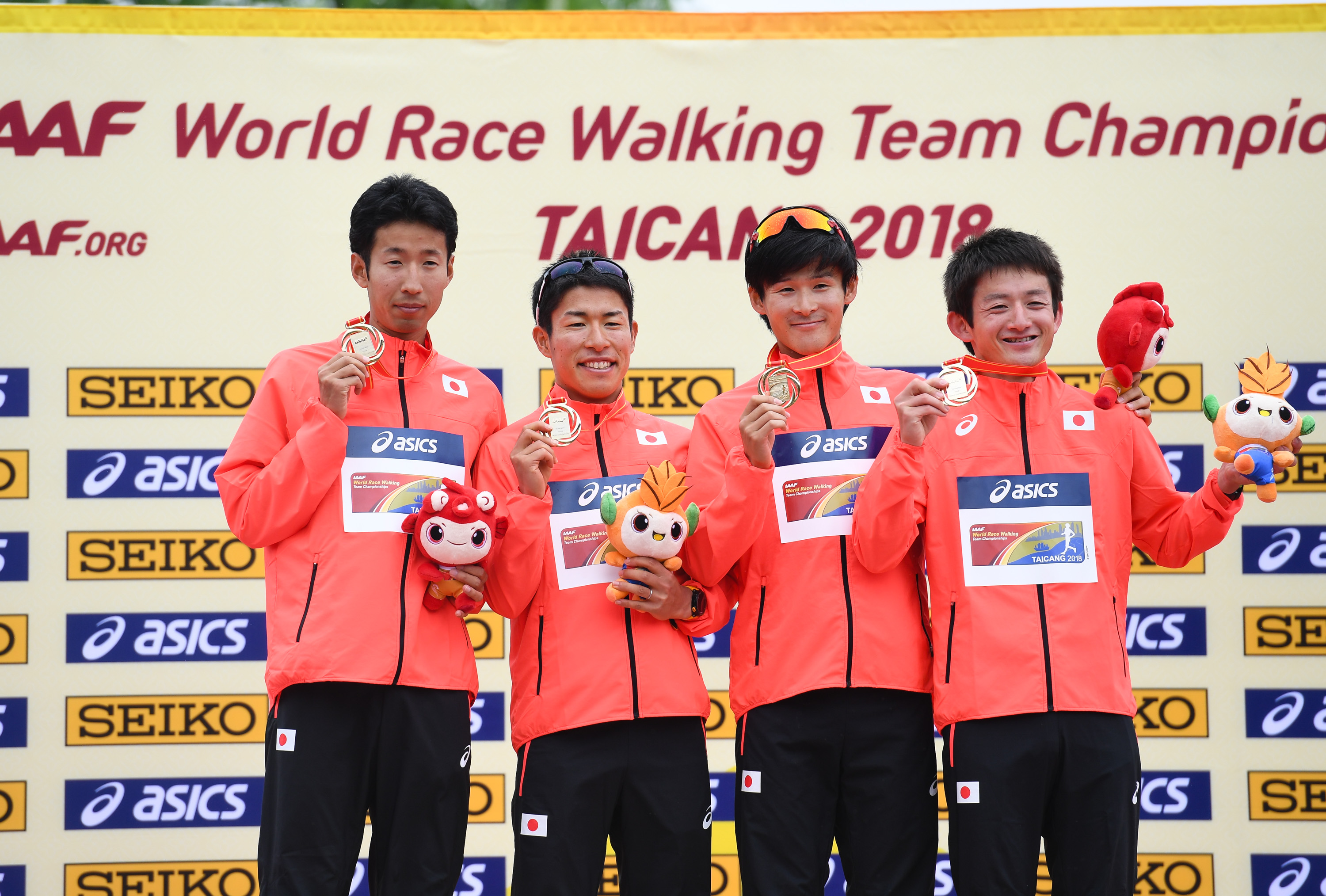 田径——日本队获2018年国际田联世界竞走团体锦标赛成年男子50公里组