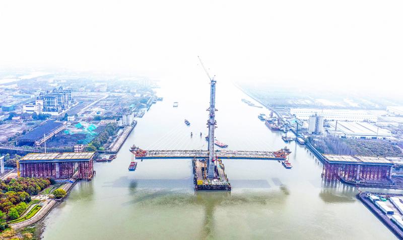 安装380吨主梁节段,精确到毫米,昆阳路越江大桥工程又进一步