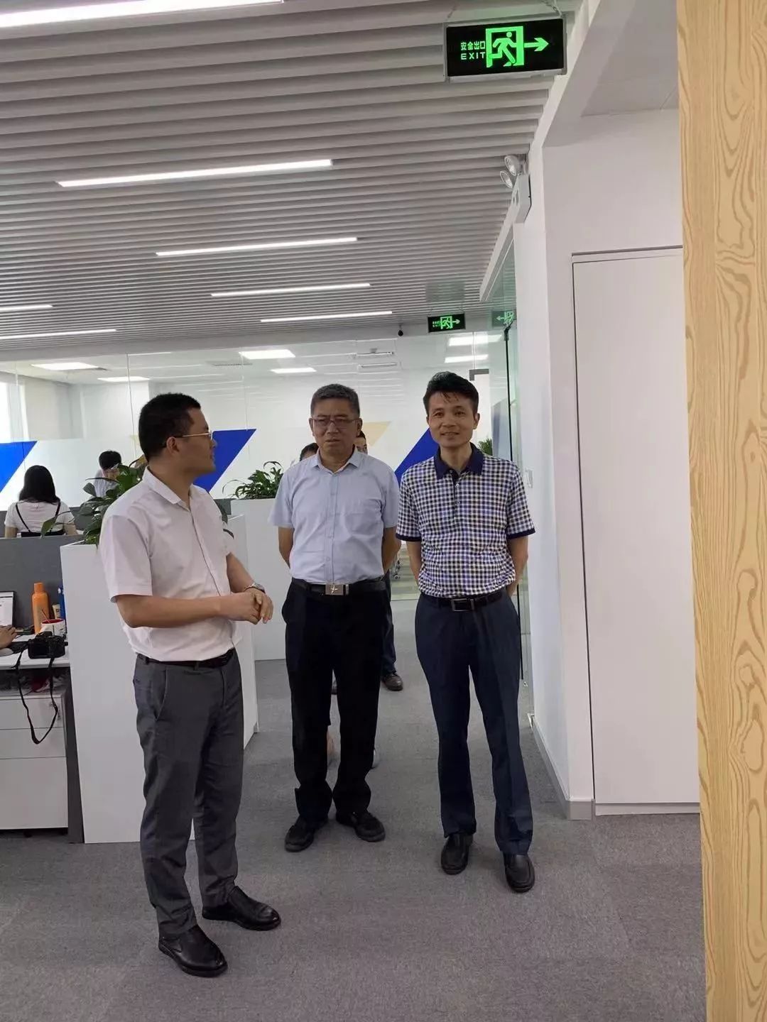 上海市杨浦区司法局周志宇副局长莅临知信律师事务所调研工作