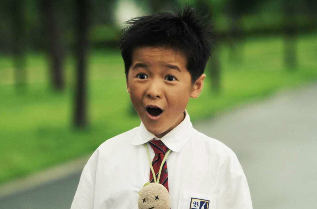 曾搭档徐娇出演《长江七号》,"小霸王"长大之后,原来这么漂亮