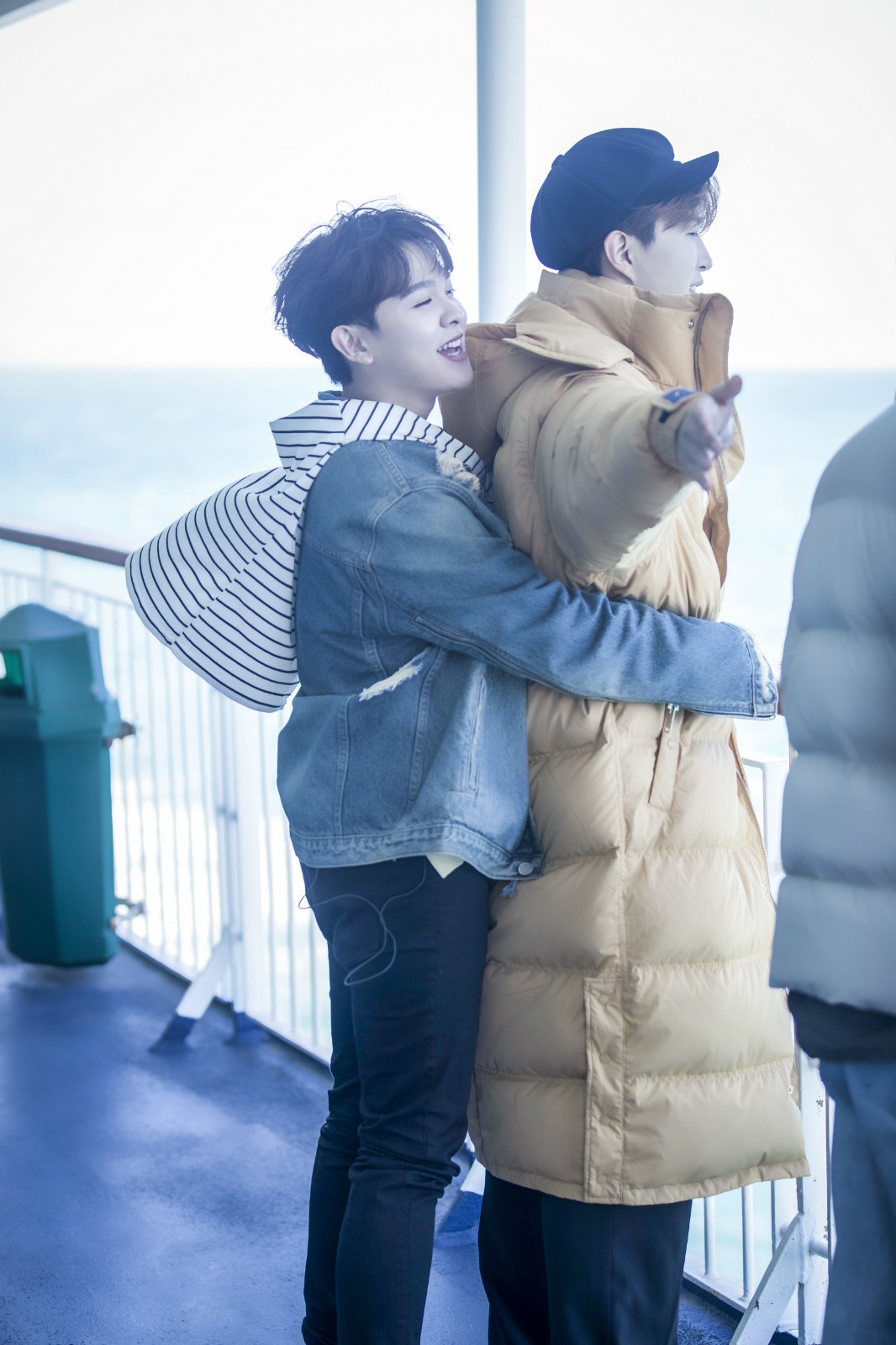 《青春的花路》范丞丞独宠小狗狗 朱正廷,尤长靖谈亲人泪崩