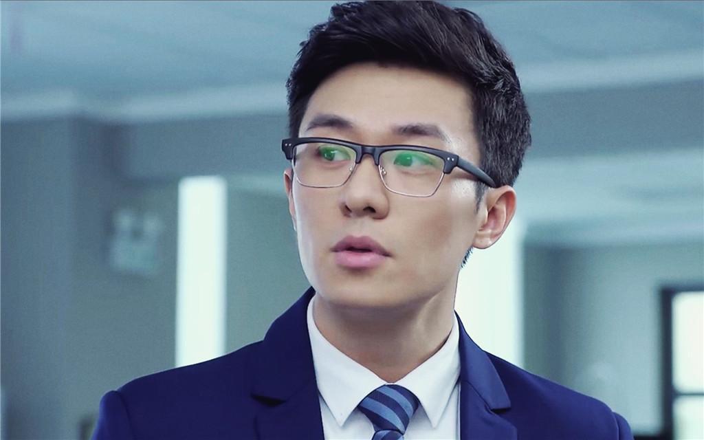 两人同演《三生三世》走红,今一人片约不断,他有演技却不温不火