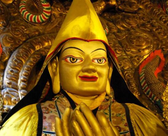 哲蚌寺,这里的殿堂多得数不胜数,是全世界最大的庙宇