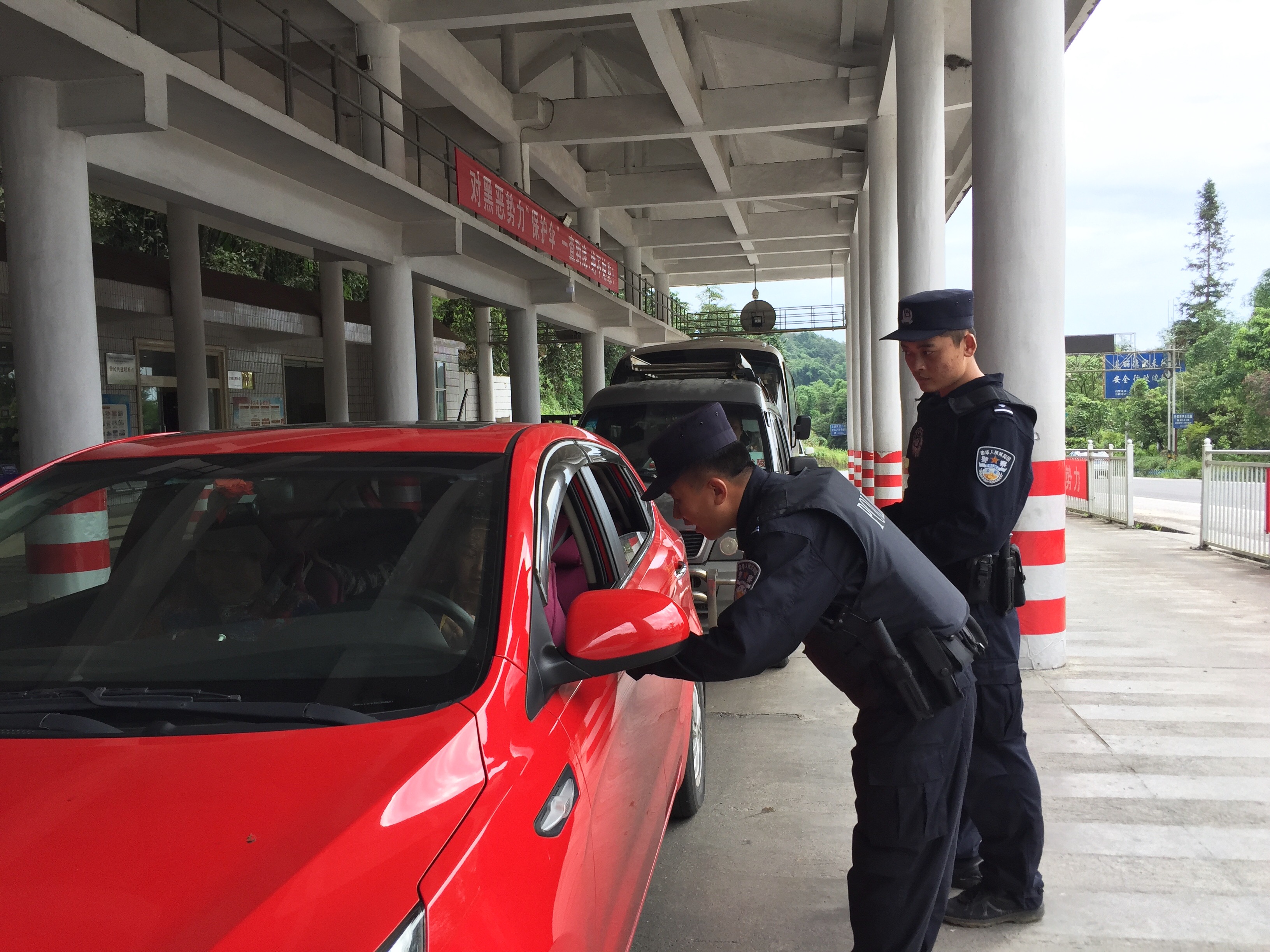 郑兆瑞:边境线上练就缉毒"火眼金睛"(1)