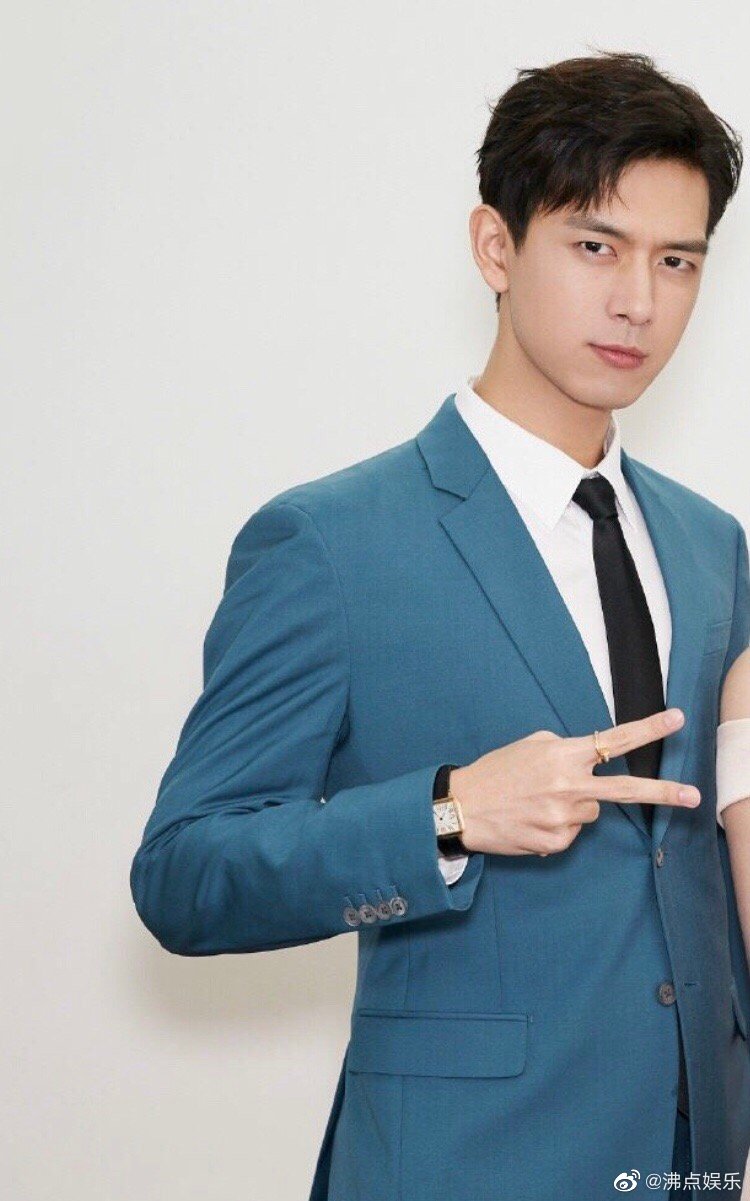 李现可爱剪刀手合集 简单pose都可可爱爱的现男友