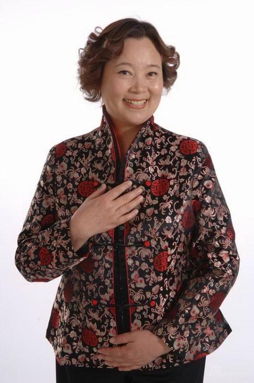 她是皇嫂田桂花,演容嬷嬷让人恨得牙痒痒,曾获飞天奖最佳女主角