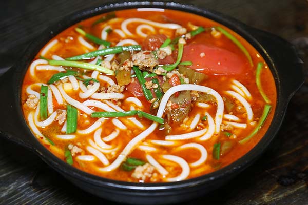 云南小锅米线 baijiahao.baidu.com