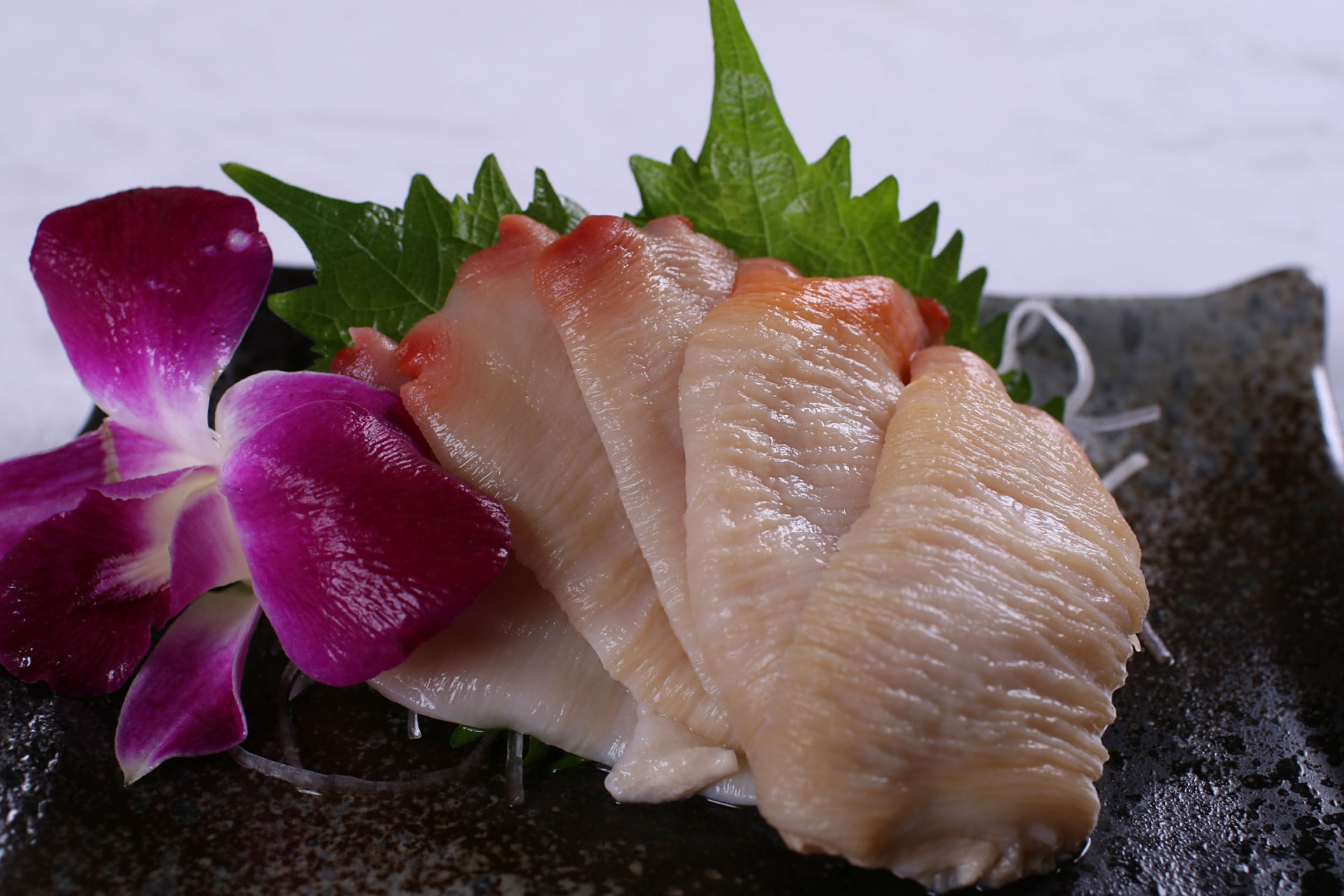 夏日创作季# 白灼象拔蚌是广东一带的风味名菜,属于粤菜系.