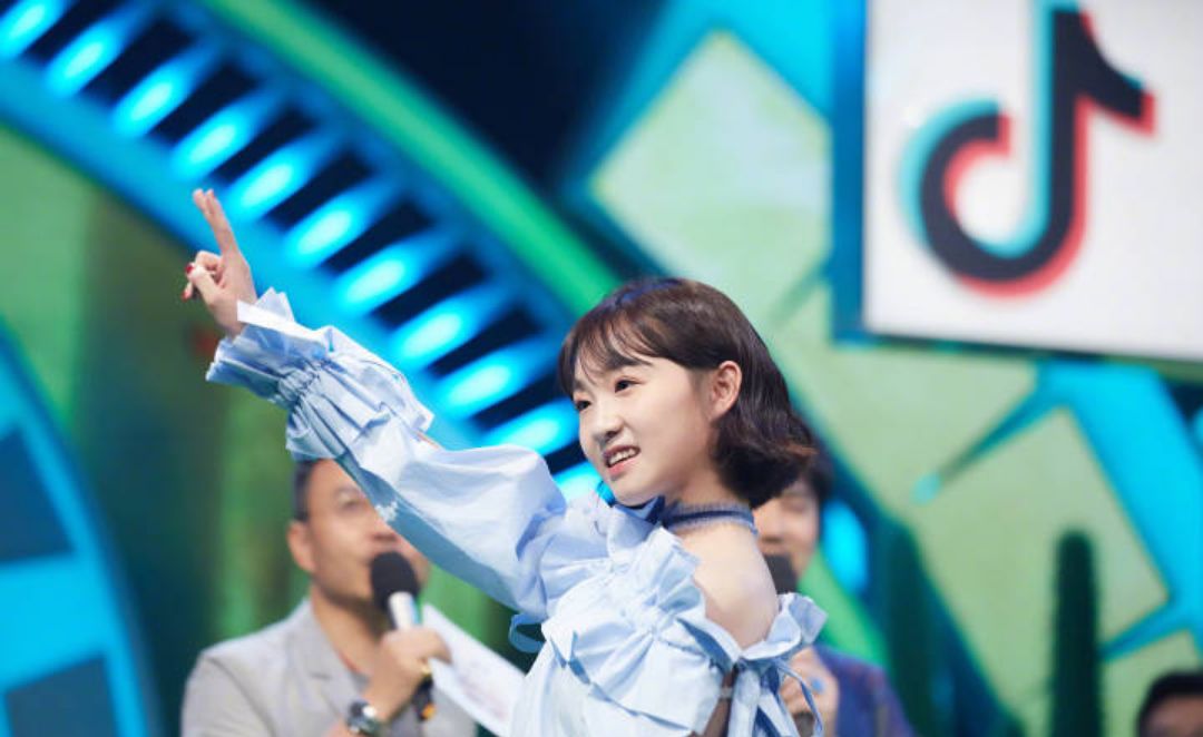 李子璇参加天天向上 没出道的反倒资源更好