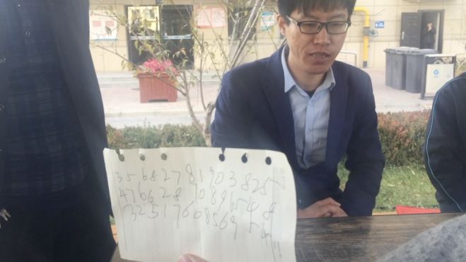 [图]5分钟记400个数字！小伙记忆不好看书恶补，1年变世界记忆大师