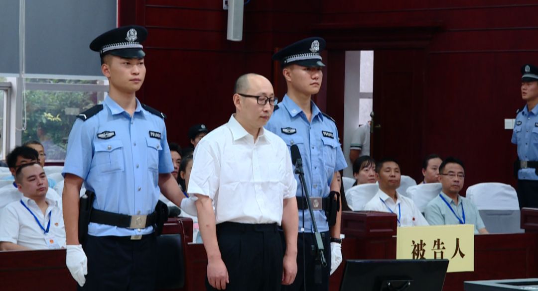 四川省广安市委原副书记严春风受贿案一审宣判