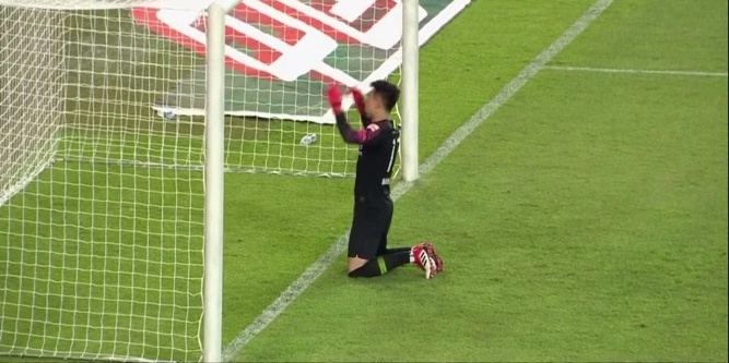 重庆门将位置需轮换,喝水哥难堪大用,替补席的留葡门将成摆设