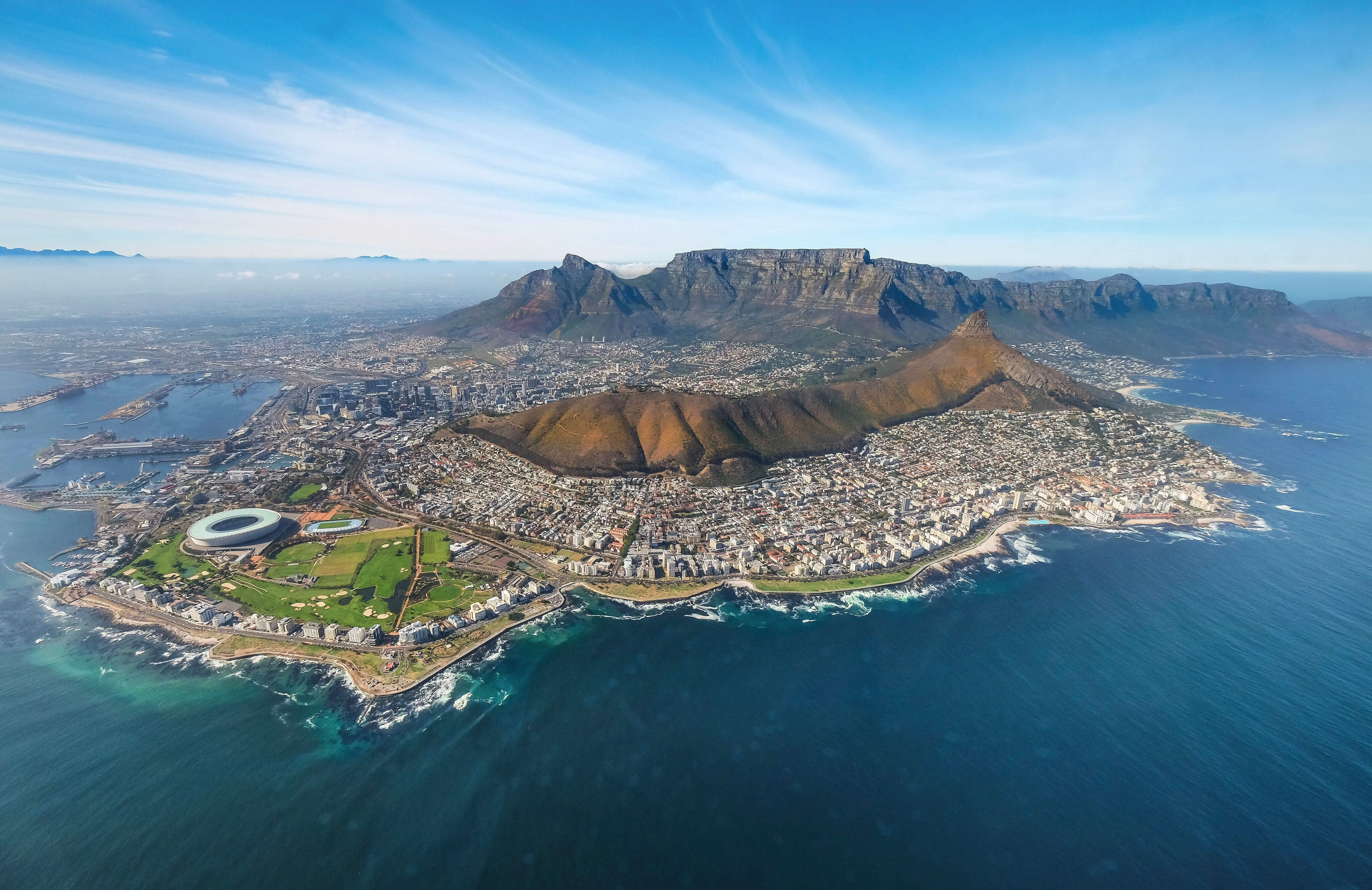 南非,开普敦,南非第二大城市,市背山面海迤逦展开,西郊濒大西洋,南郊