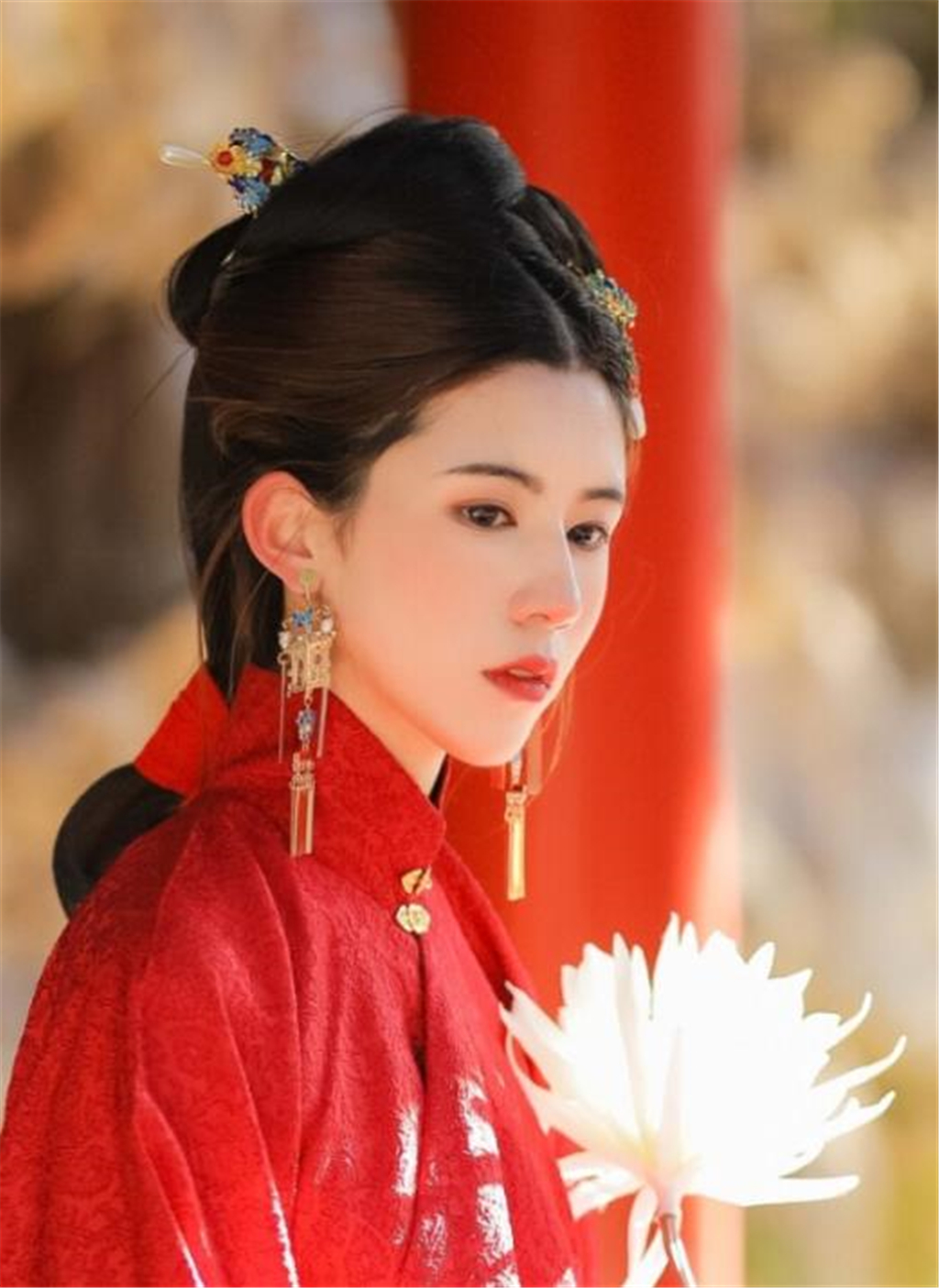 医妃文:她被迫和男友分手,自爆穿到古代成王妃,肚子还有两个娃