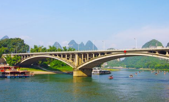 旅游:阳朔大桥——阳朔最长的公路桥,拍照的好地方