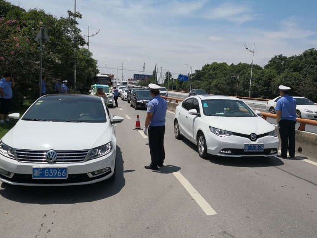 交警拦车也有潜规则?老司机:这3点一定要牢记,平时别犯迷糊!