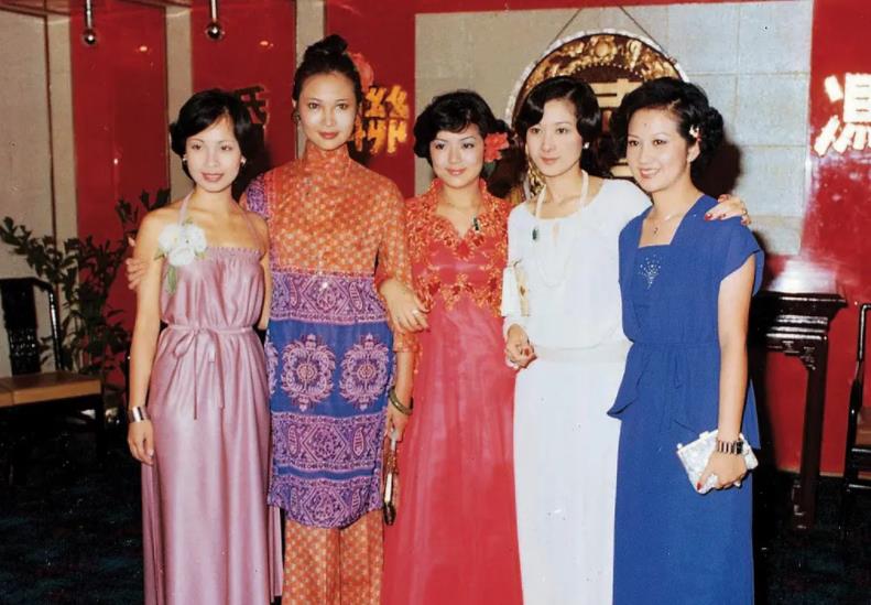 她是"邵氏七公主"之一,8岁时搭档李小龙,曾与李连杰饰演母子