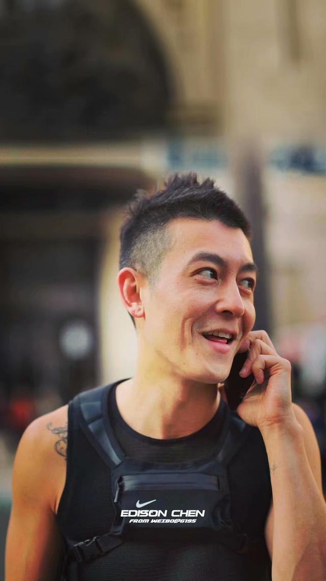 壁纸:陈冠希潮图!