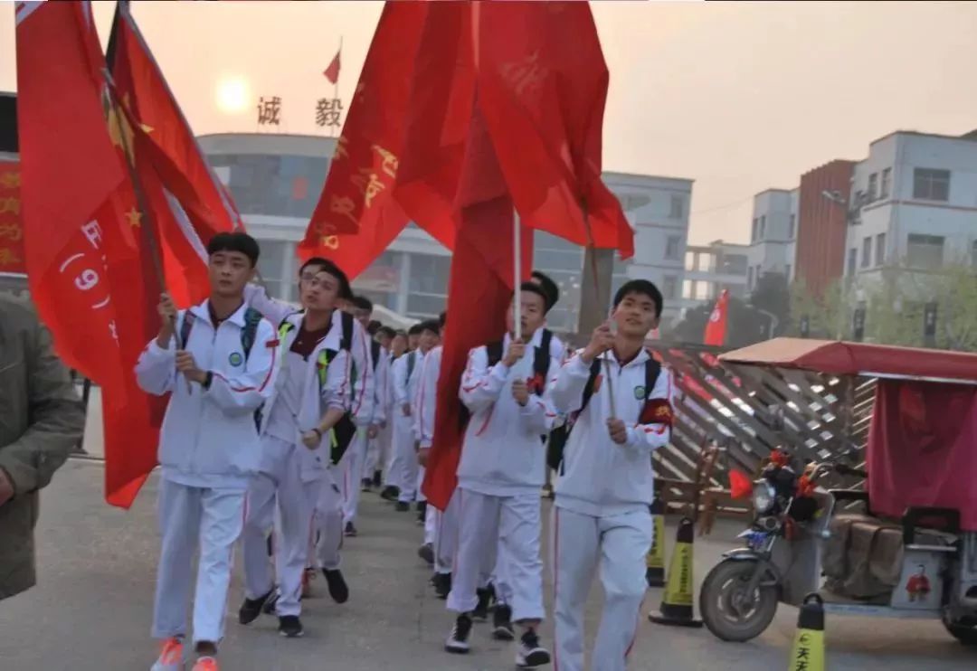祭英烈 忆长征 爱家乡 ---商丘二高举行春季远足活动