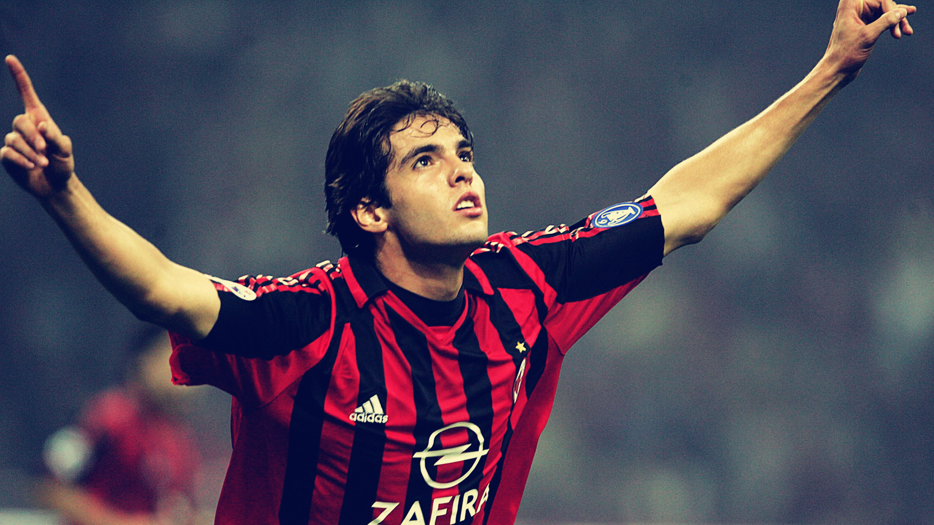 足坛十大闲庭信步的优雅指挥官,两人仍在踢球