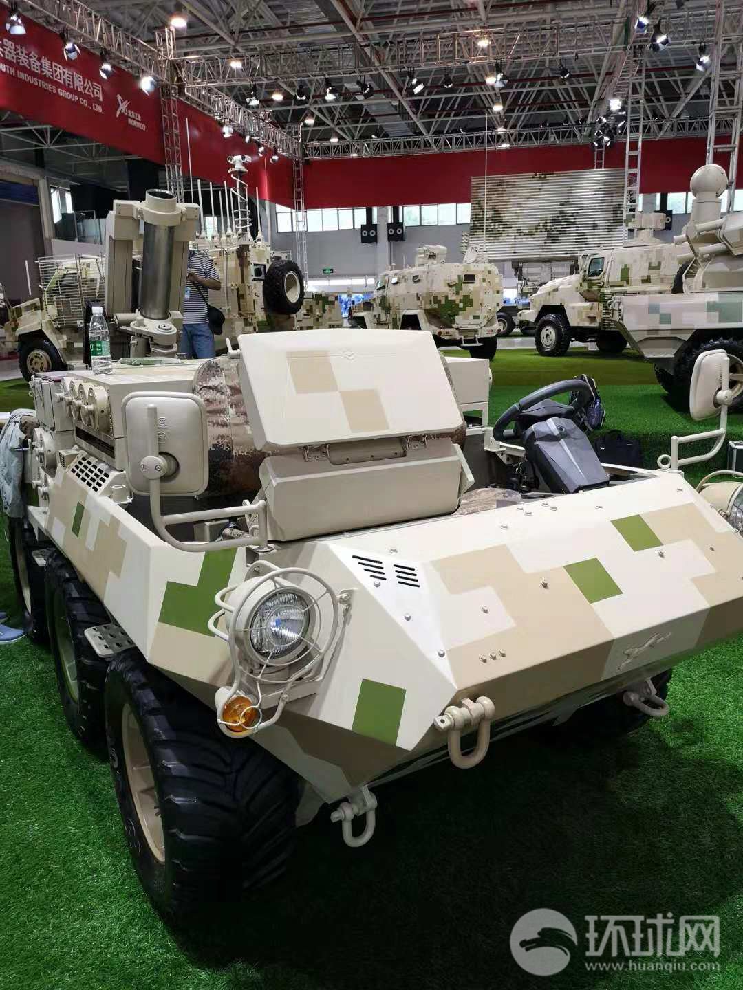 山猫6x6超轻型全地形车载107毫米火箭发射系统
