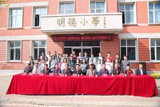 华人富商王永庆,曾给汶川捐赠1亿,在美国买15万亩土地送给国人