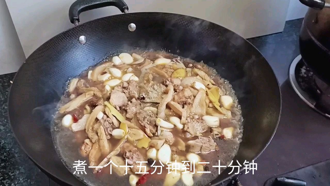 家常烧鸭翅膀的做法,简单明了,配上萝卜干,味道绝了