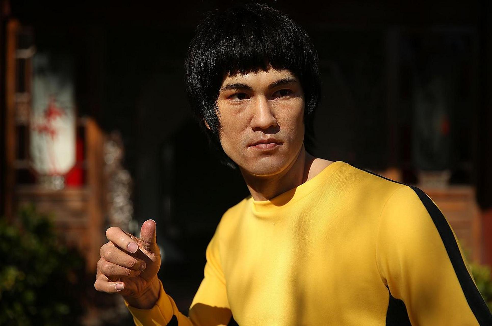 第一个成功闯入美国好莱坞做主角的亚洲功夫巨星李小龙1940～1973!