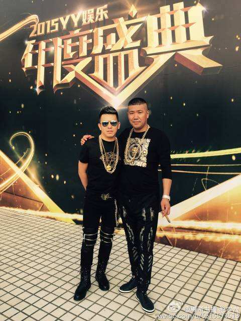 小白龙服软,签约舞帝利哥,扬言舞帝利哥太"抠门"!