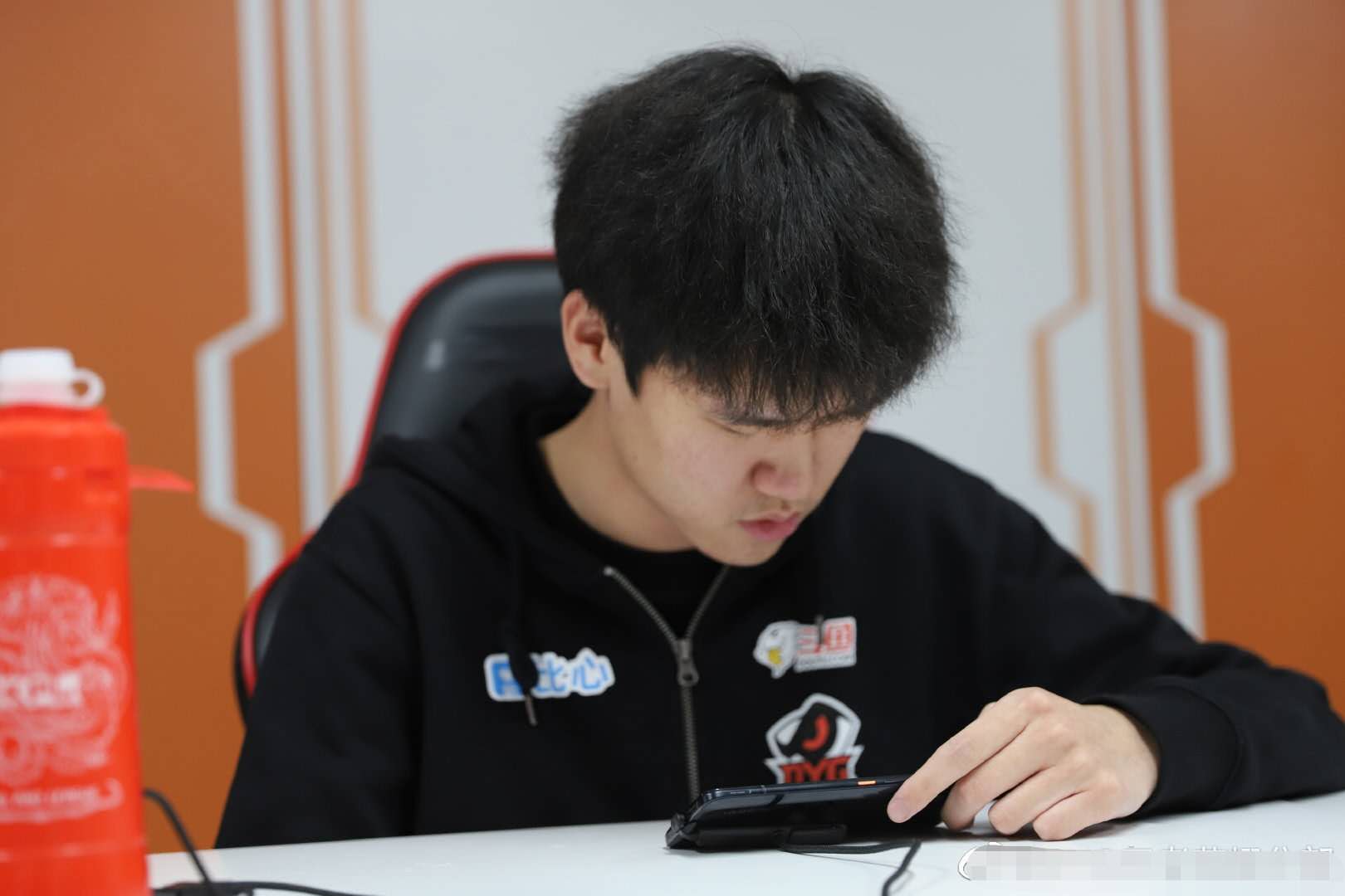 dyg"内讧"谣言四起,林教练发怒了,怒斥粉丝都是"墙头草"!