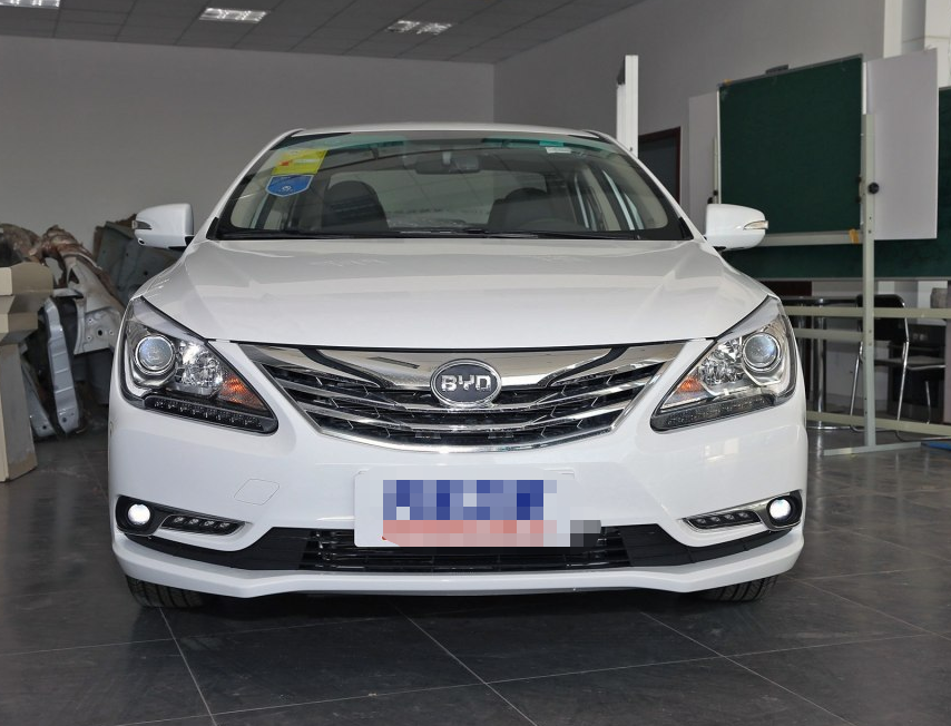 这款比亚迪g5,外观设计很大气,气场也非常足