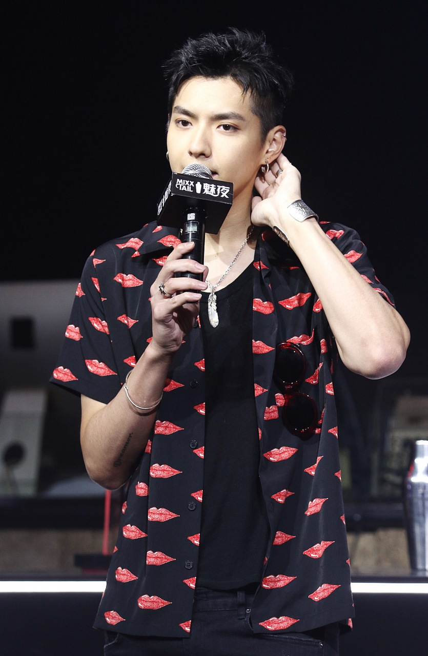 这不仅暴露了娱乐圈的税收问题,更引发了大家对公司