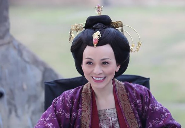 王琳,王琳在《倾世皇妃》中饰演的是韩雨荷,大家都知道《情深深雨蒙蒙