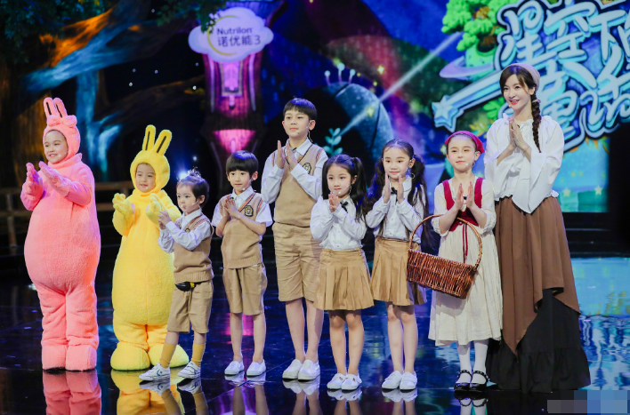 李晟录制儿童综艺节目,扮成童话里的灰姑娘,网友想起当年小燕子