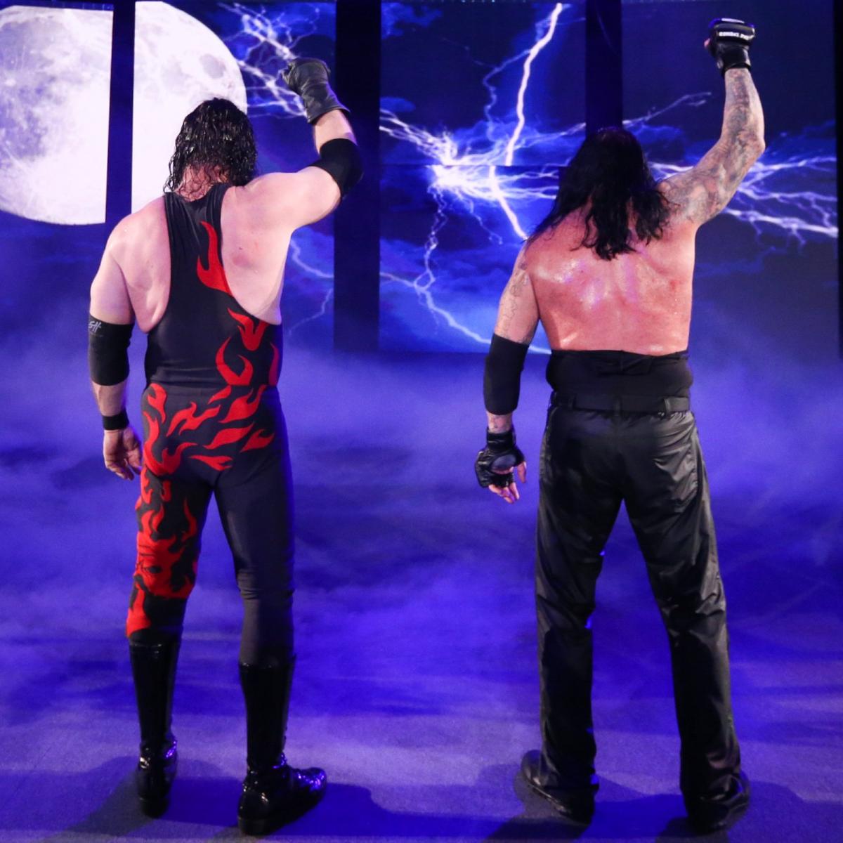 wwe两大传奇终极对垒风云突变,看来毁灭兄弟和dx军团是打定了!