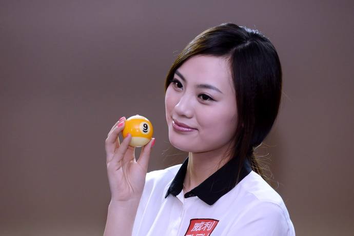 她是90后台球女神,三次世锦赛夺冠,25岁直言单身生活自己很满足