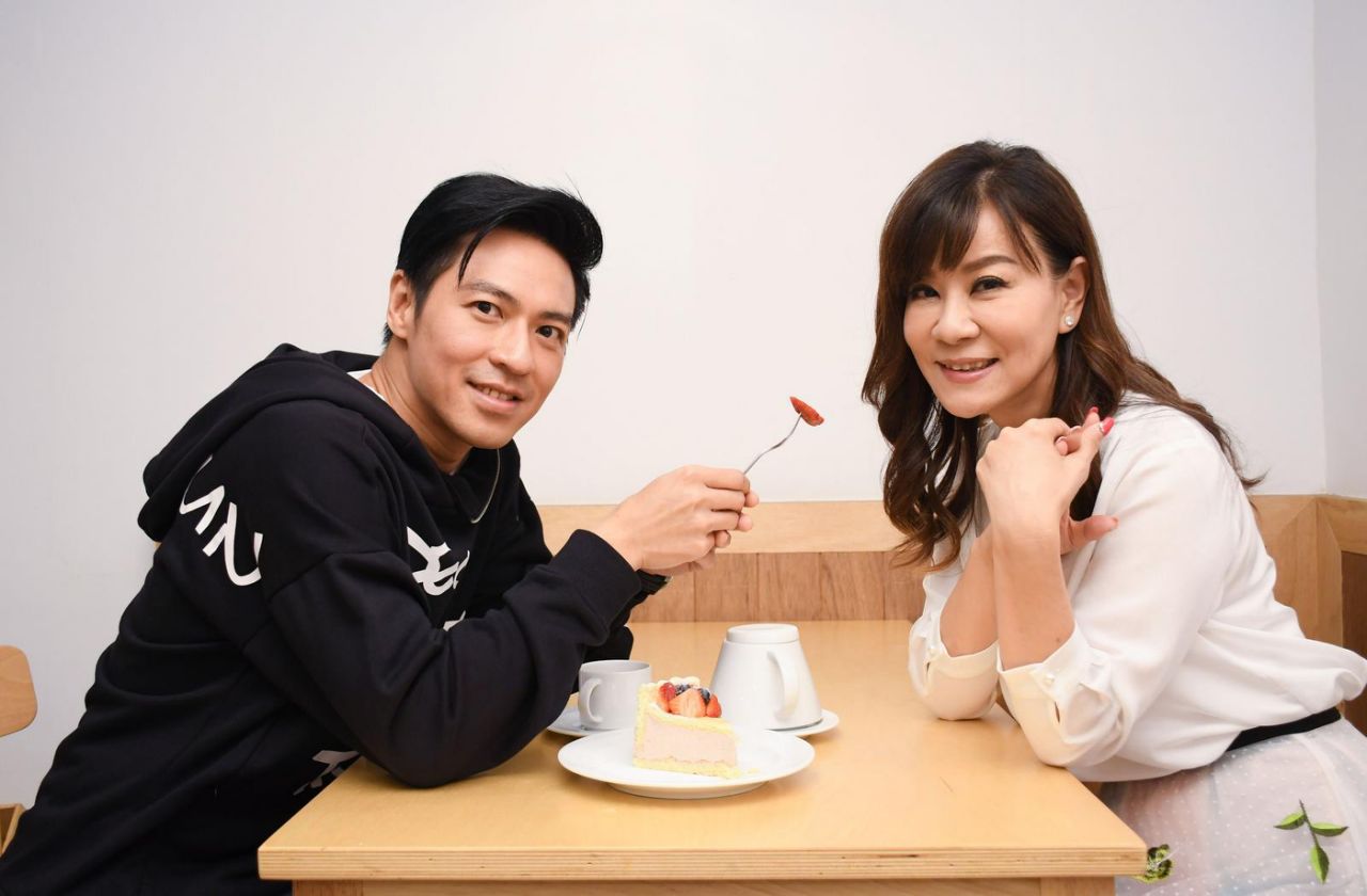 龙千玉勾王海轮甜蜜放闪 还被22岁小鲜肉表白