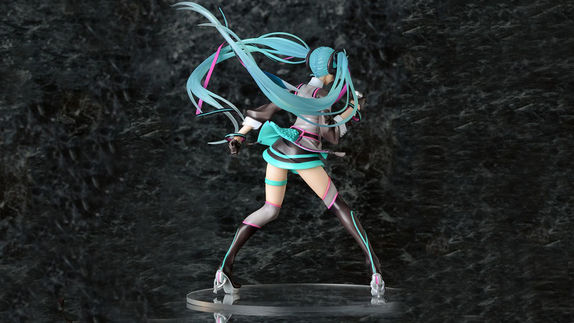 这款手办是abs&pvc涂装完成,全高约160mm, 比例1/10,售价在8241日元