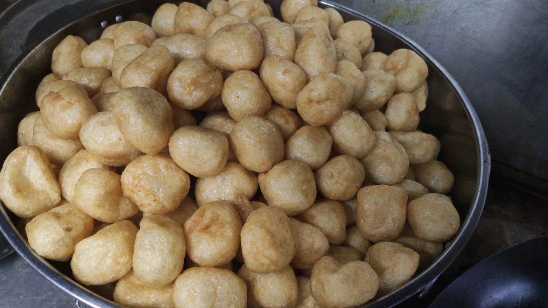荔香销量菜之三十五:如何制作美味可口圆圆滚滚的鱼腐