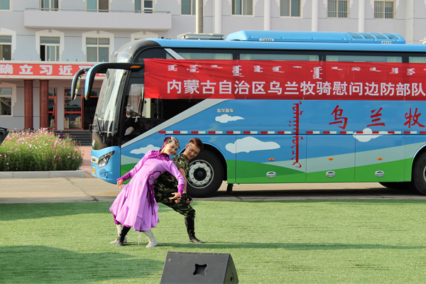 内蒙古乌兰牧骑慰问边防部队演出活动启动仪式在二连浩特举行