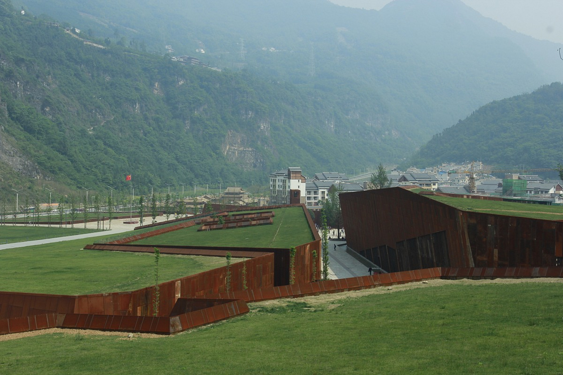 青川东河口地震遗址公园是汶川特大地震首个遗址保护纪念地,于2008年