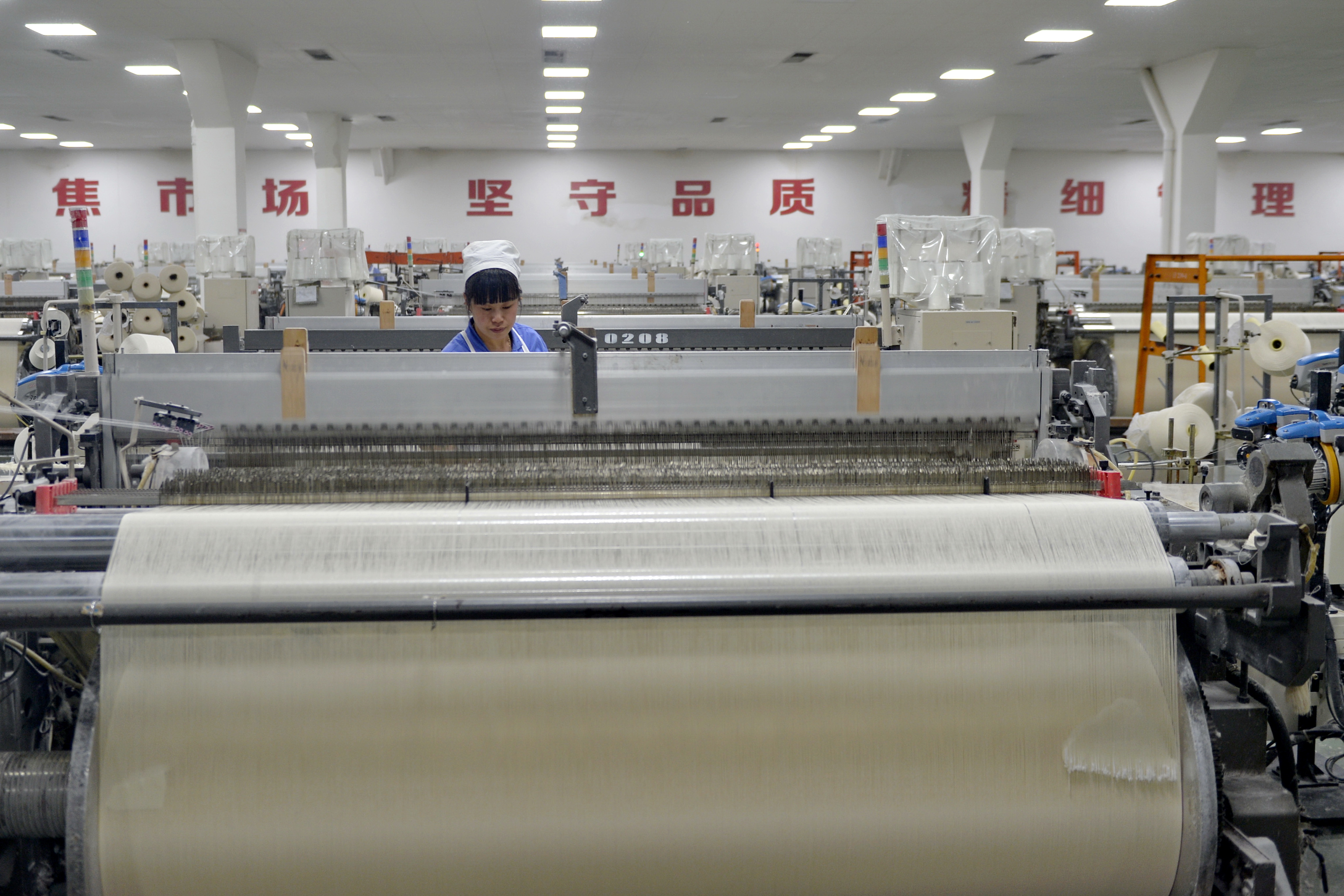 河北宁晋:打造服装纺织产业集群助推县域经济(2)