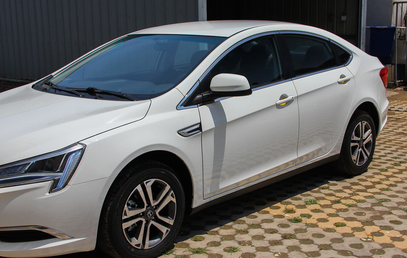 东风裕隆-纳5后备箱的空间纵深很大,平常可以放不少的东西,满足日常生