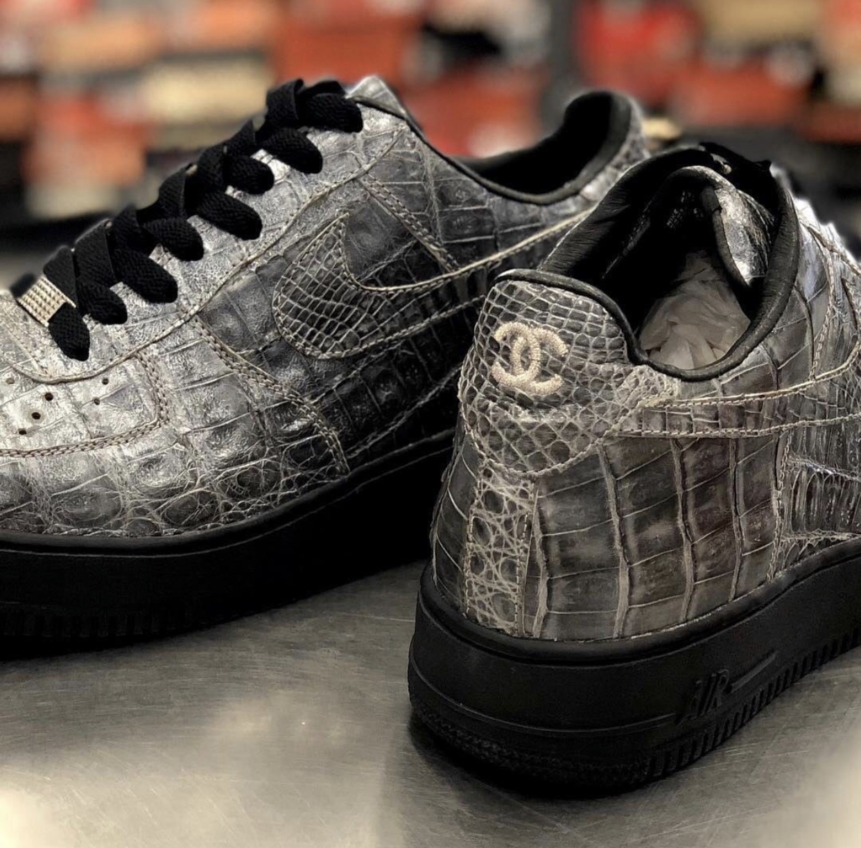 强强联手搞事情?nike air force 1 x chanel联名曝光!