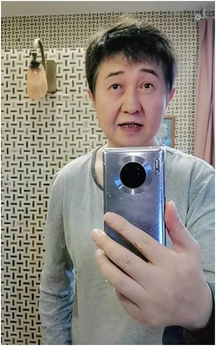 靠《知心爱人》大火,53岁付笛声近况邋遢?穿破旧衣服洗到掉色 靠《知心爱人》大火,53岁付笛声近况邋遢?穿破旧衣服洗到掉色