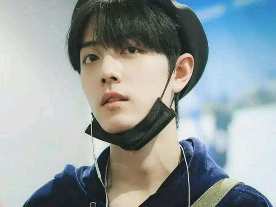 肖战母亲节晒手绘祝福妈妈,其行为彰显家教