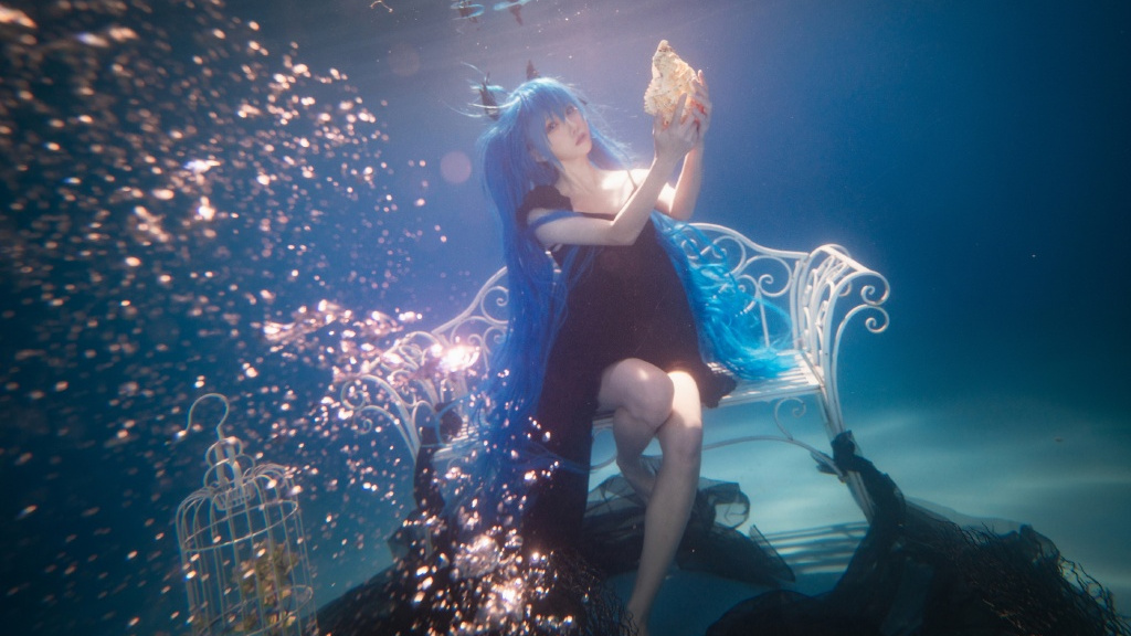 初音未来之深海少女cos:当她即将要点破水面的时候,我爱了